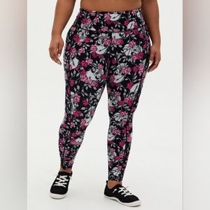 Size 6 skull floral active leggings from torrid
